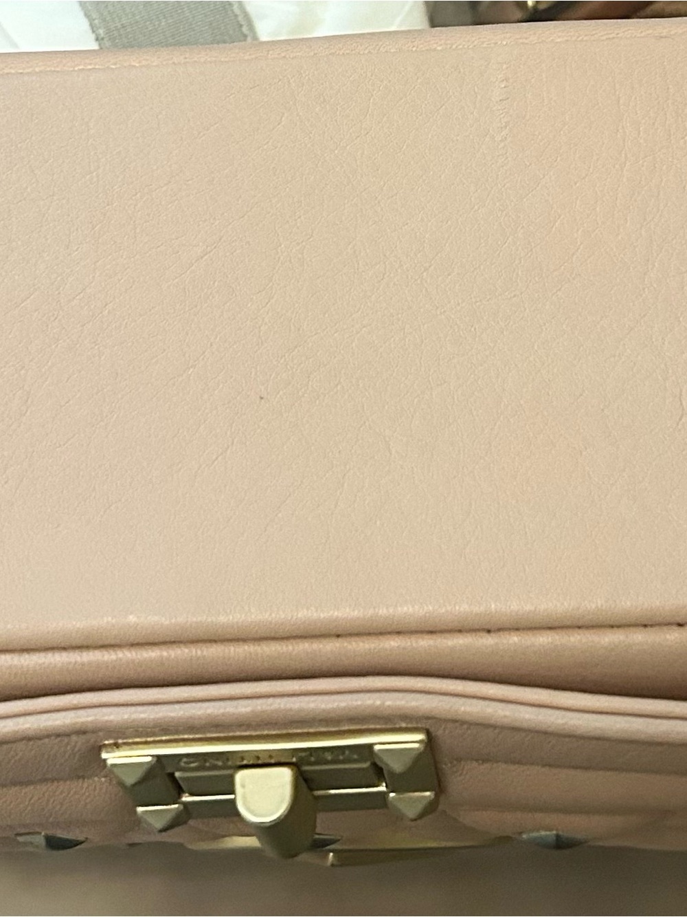 Valentino Quilted Blush Shoulder Bag with Gold Chain - Picture 4 of 4